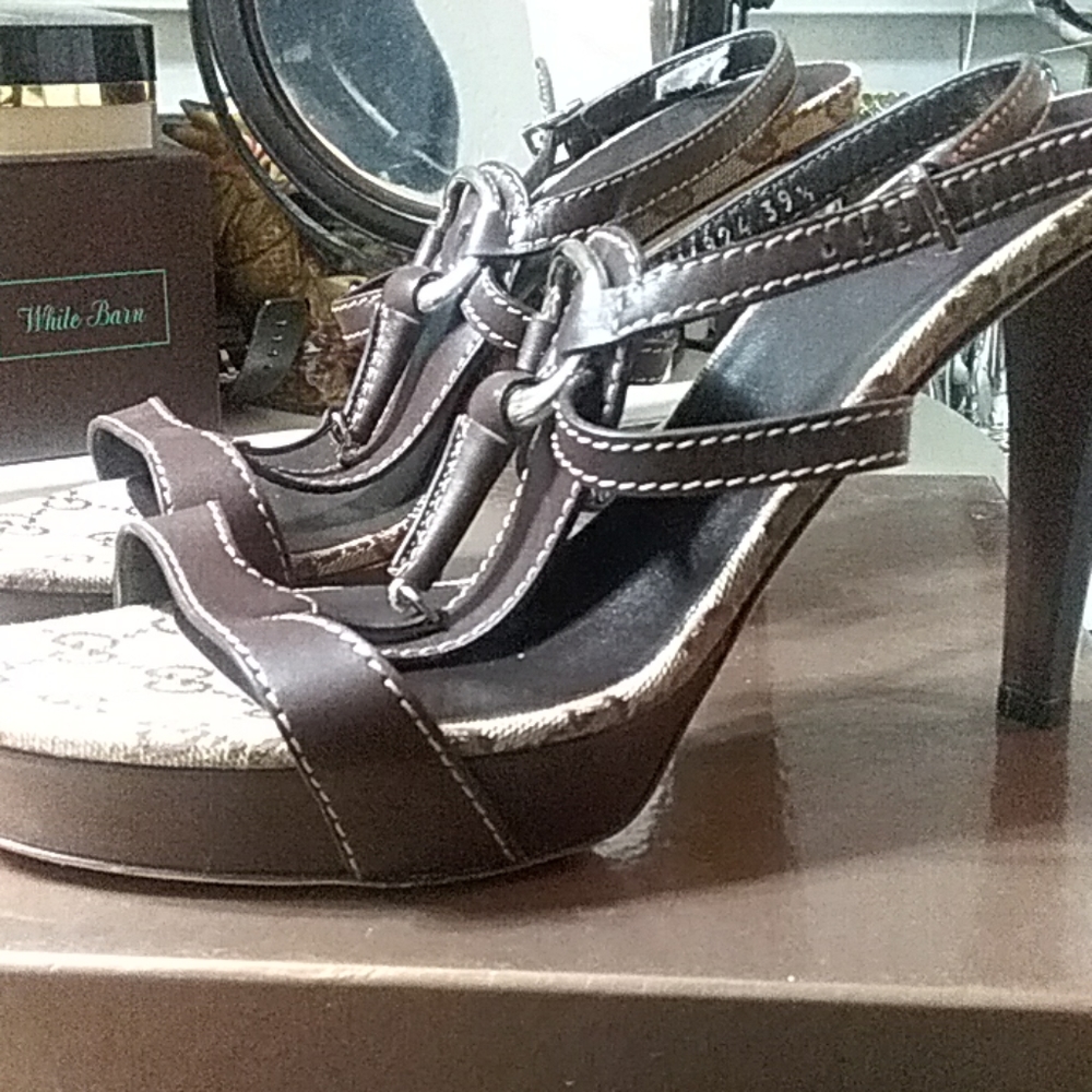 Shoes - Picture 2 of 4